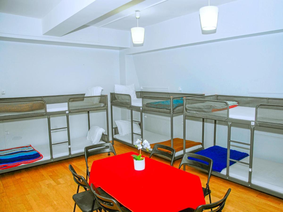 Do Castelo Hostel *